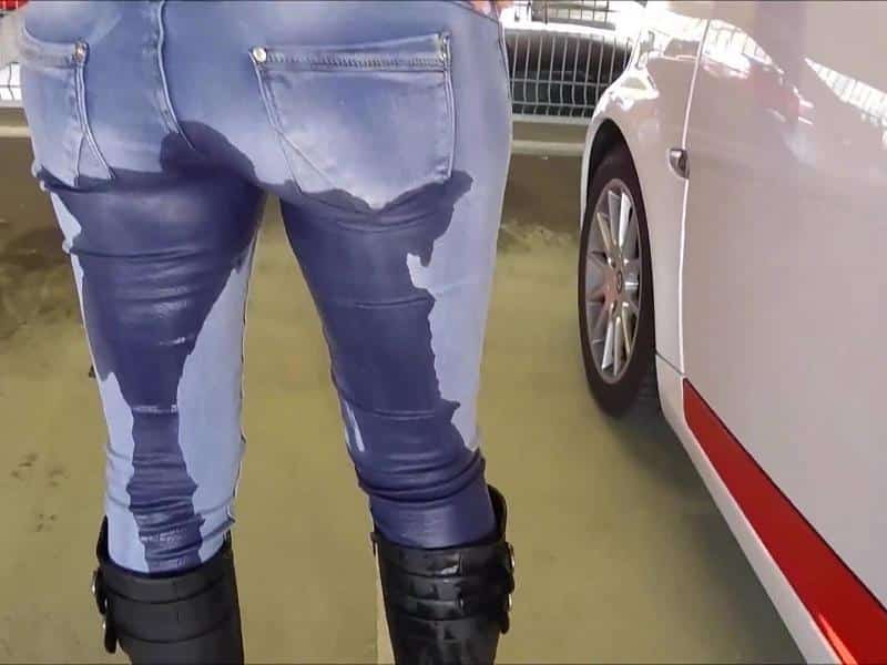 Parkhaus Jeans- Piss in Stiefeln 